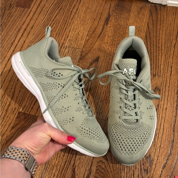 APL | Techloom Pro Running‎ Sneakers Green Sz 10.5 - Picture 1 of 5